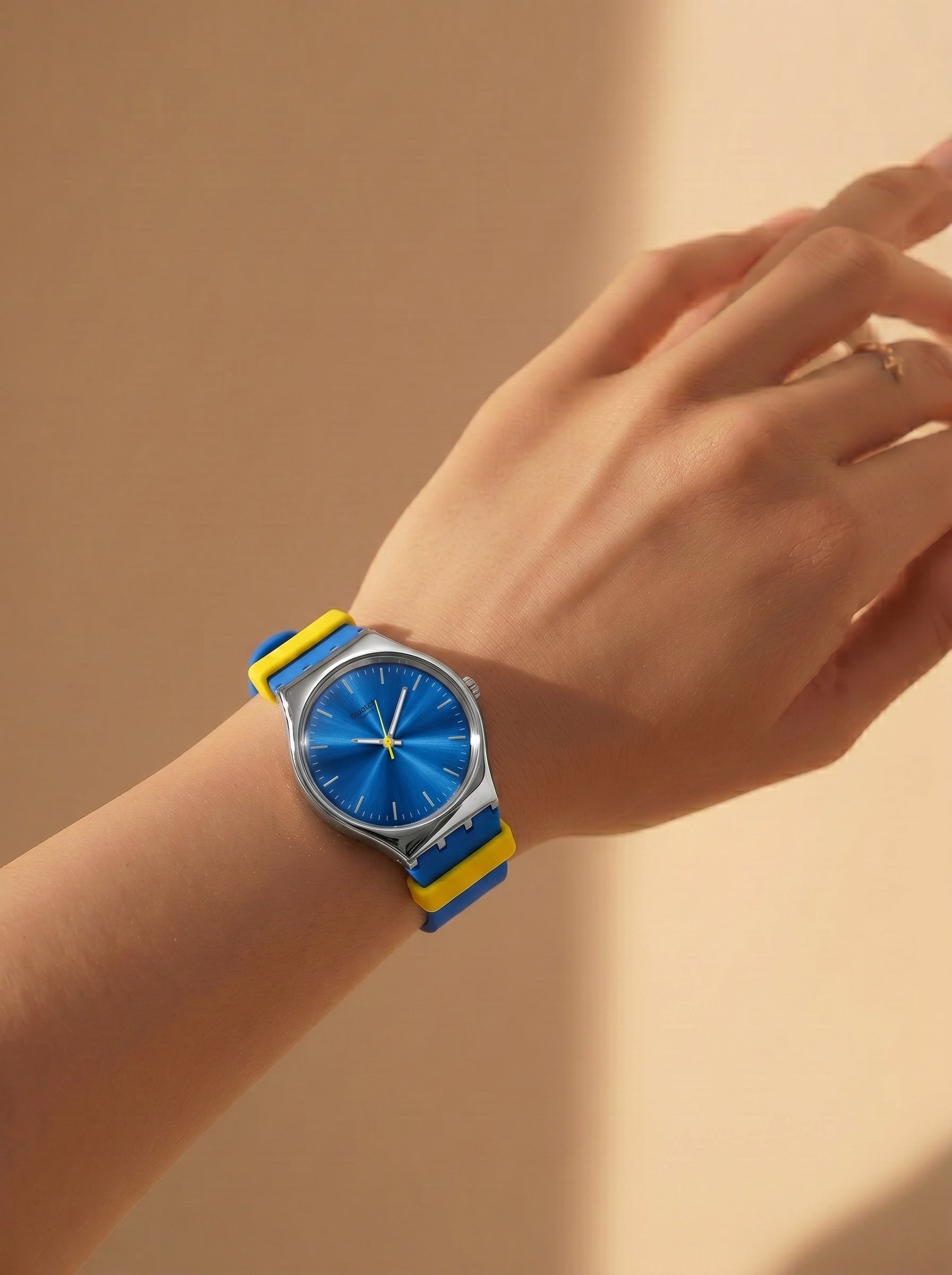 Swatch Blue Energy – Montre Bleu Électrique Sport Chic