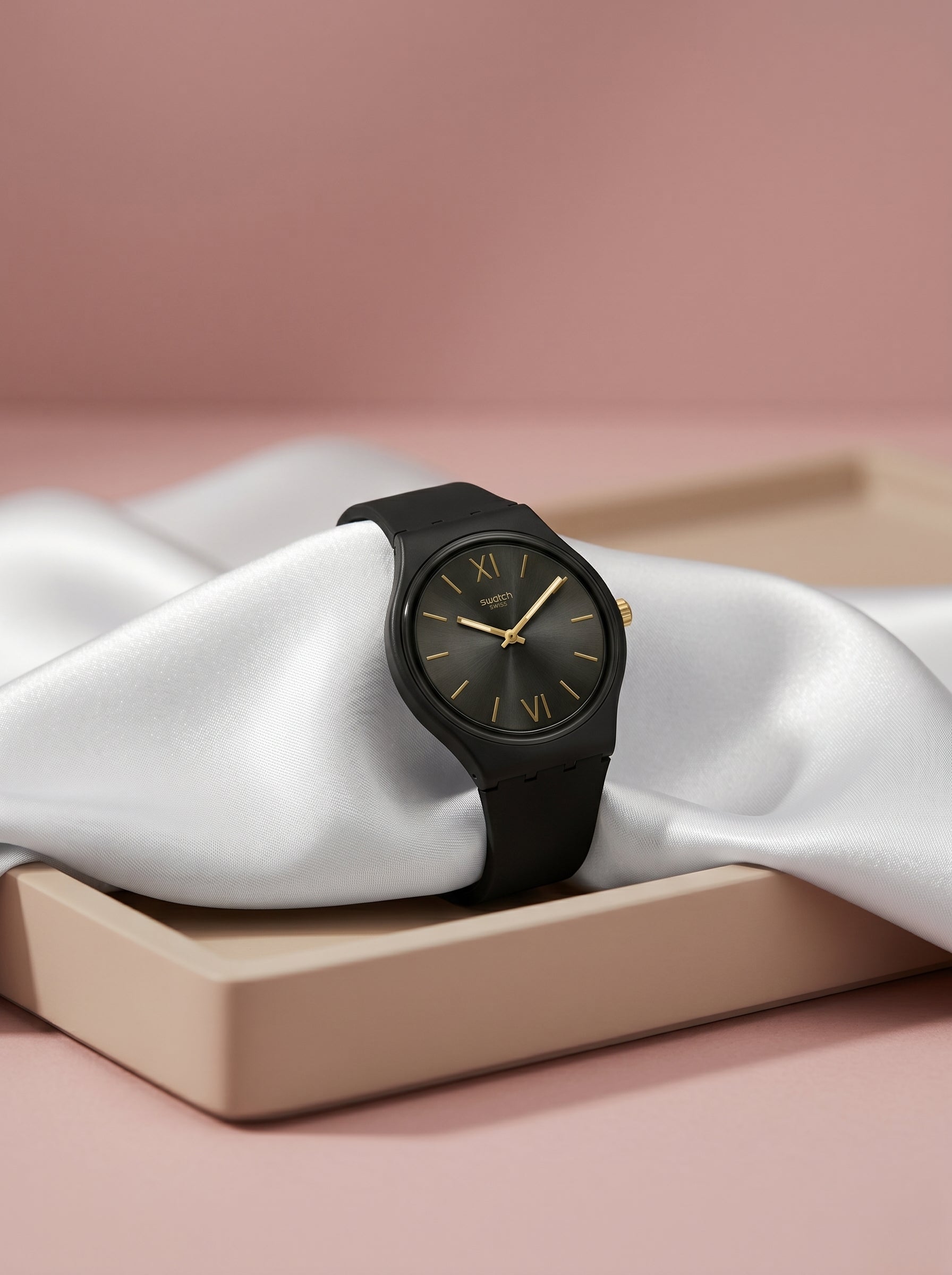 Swatch Midnight Gold – Montre Noire Élégance Dorée