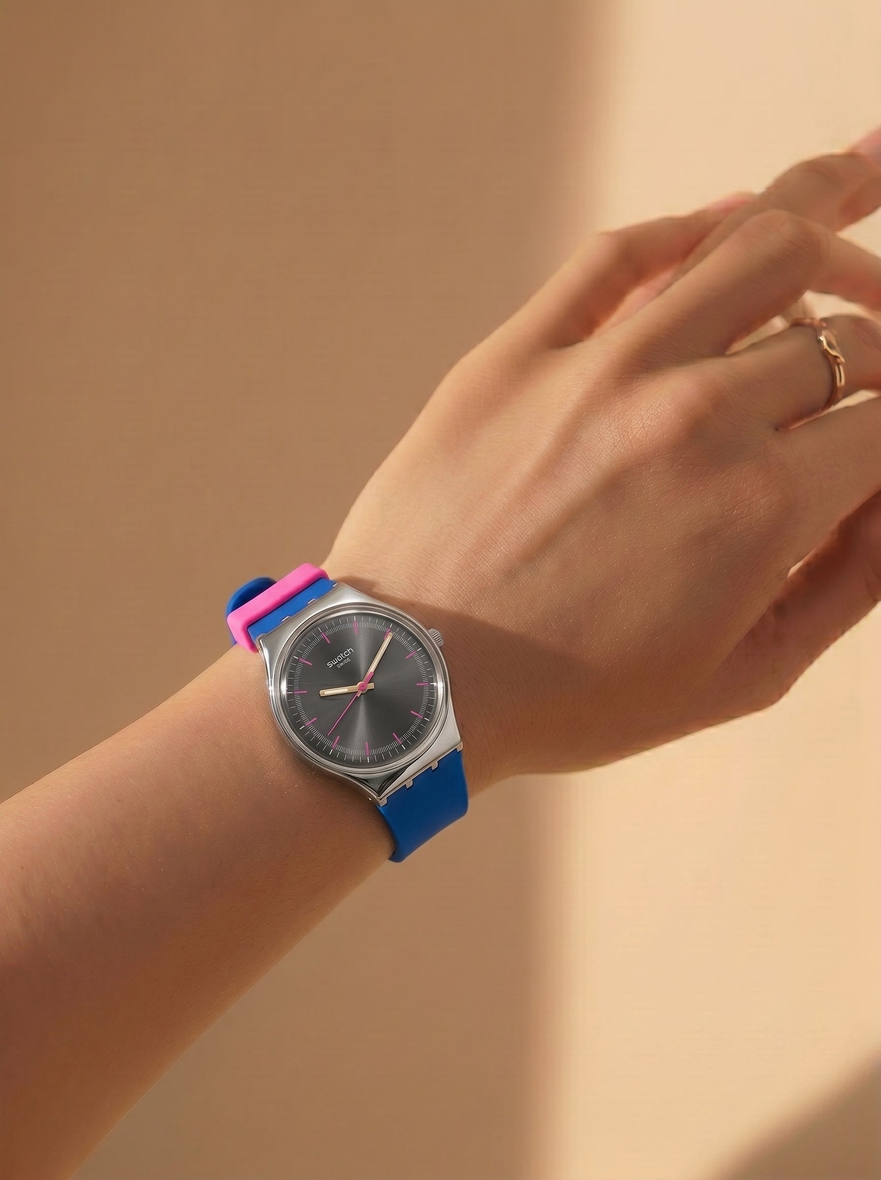 Swatch Blue Pink Energy – Montre Bleu Rose Sport Chic